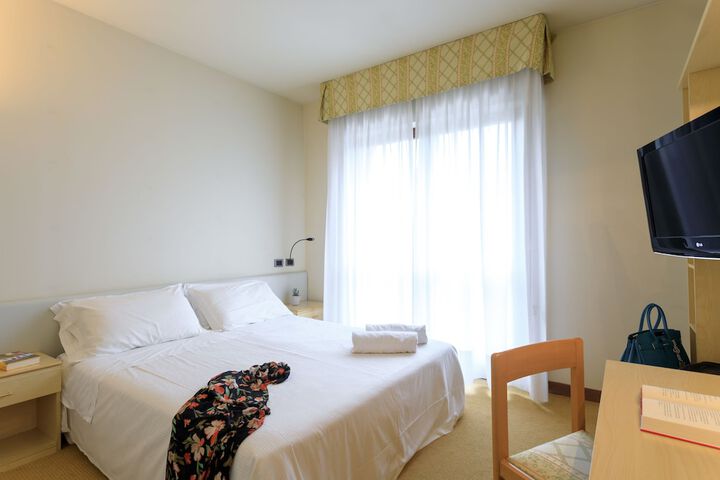 Room 6 of 23