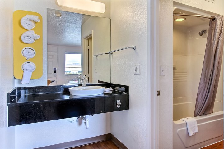 Room 10 of 21