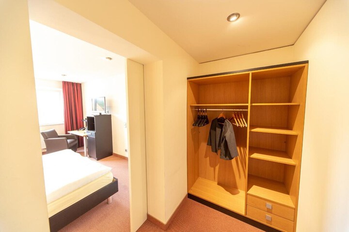 Room 16 of 50