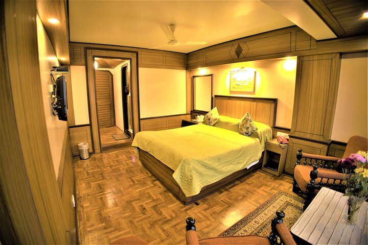 Room 8 of 19