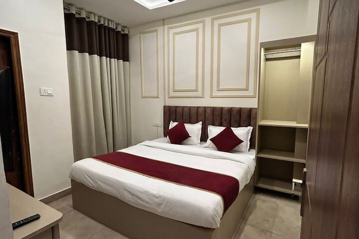 Room 2 of 7
