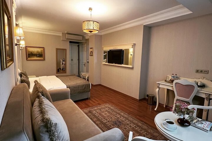 Room 30 of 53
