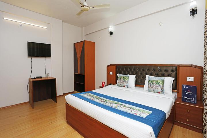 Room 9 of 9