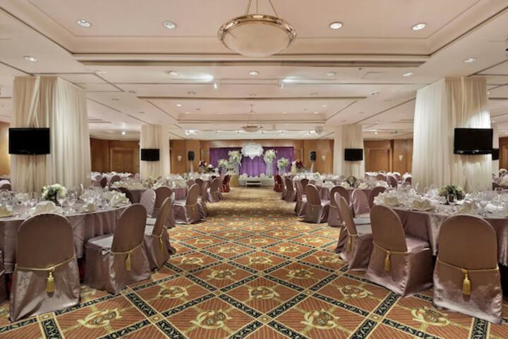 Ballroom/Hall 23 of 33
