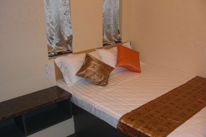 Room 2 of 30