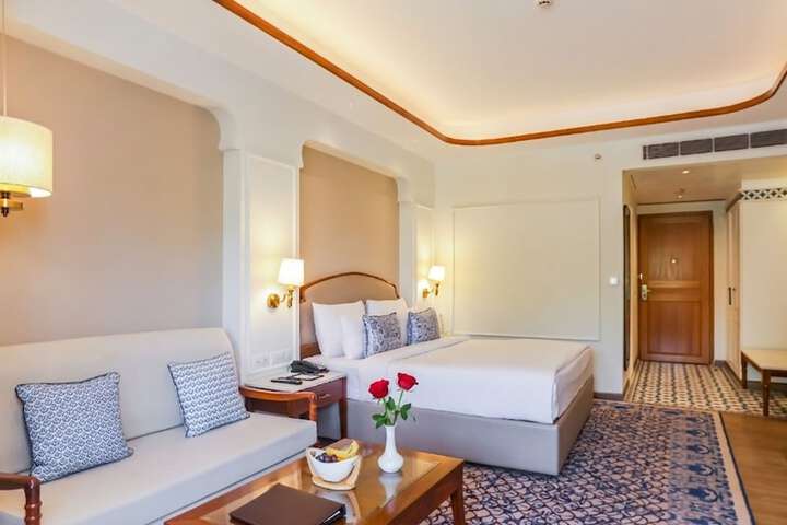 Room 34 of 170