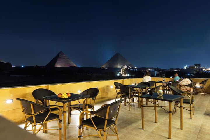 Pyramids land hotel
