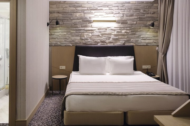 Room 11 of 107