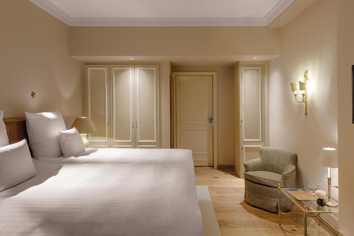 Room 53 of 82