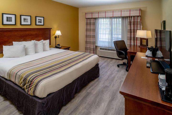 1 King Bed (8 of 11)