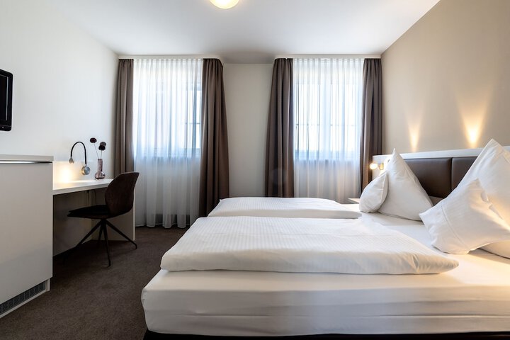 Room 4 of 52