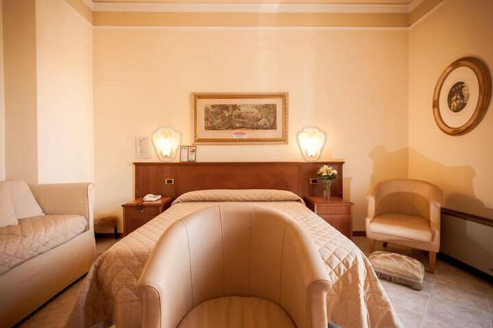 Room 13 of 42