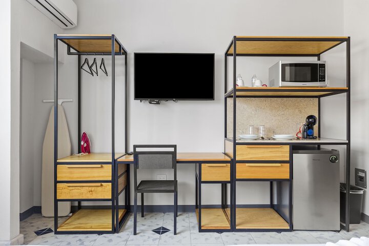 Room 12 of 40