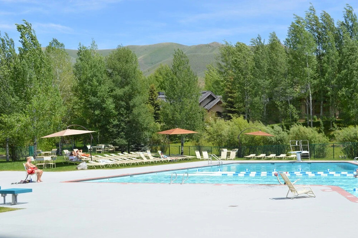 Pool 13 of 22