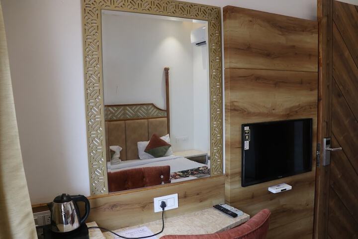 Room 17 of 29