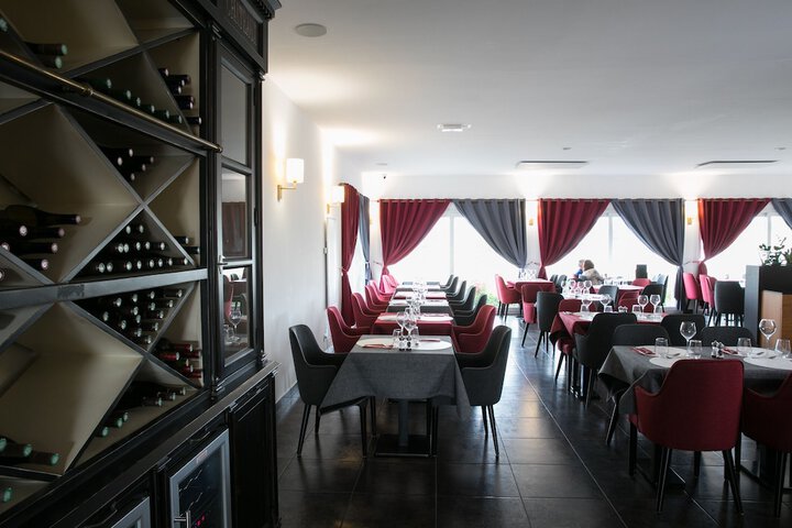 Dining 16 of 27