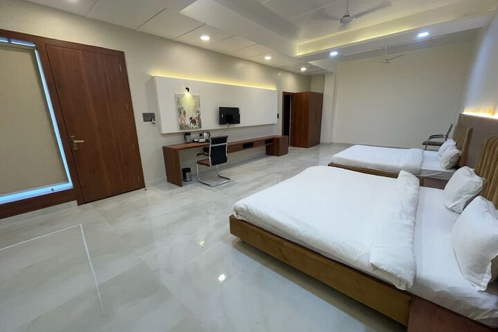 Room 3 of 7