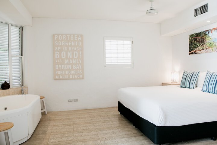 Room 6 of 105