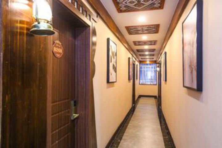 Ballroom/Hall 21 of 23