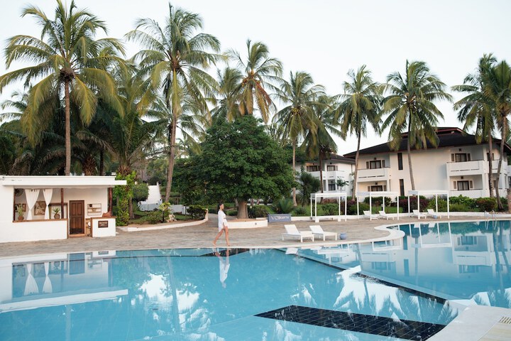 Hotel with Pool