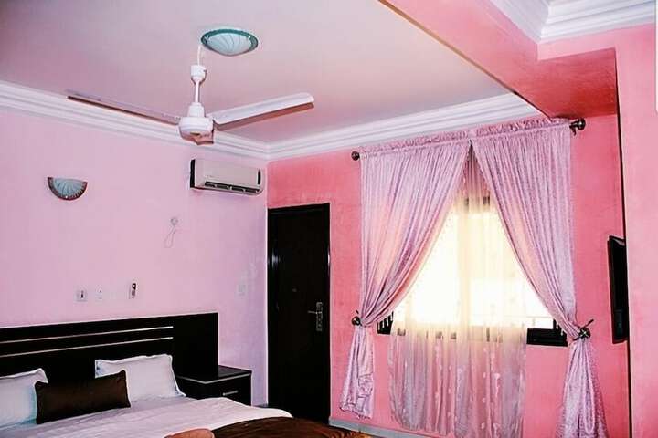 Room 15 of 68
