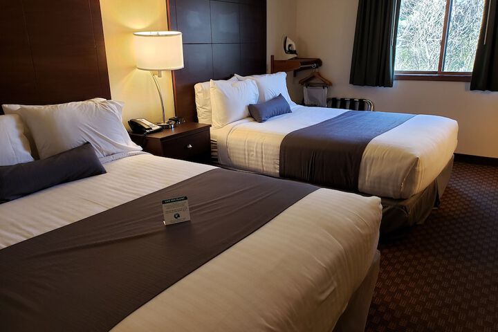 2 Queen Guest Room (3 of 13)