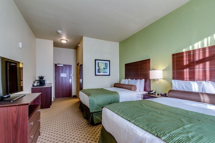 Quadruple Queen Bed (5 of 7)