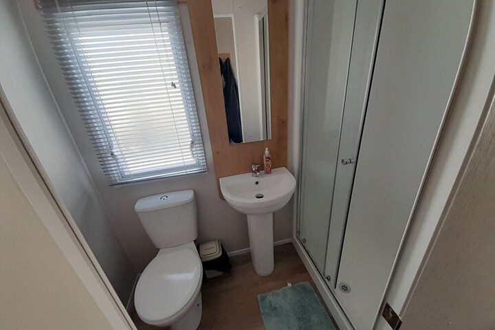 Room 7 of 12