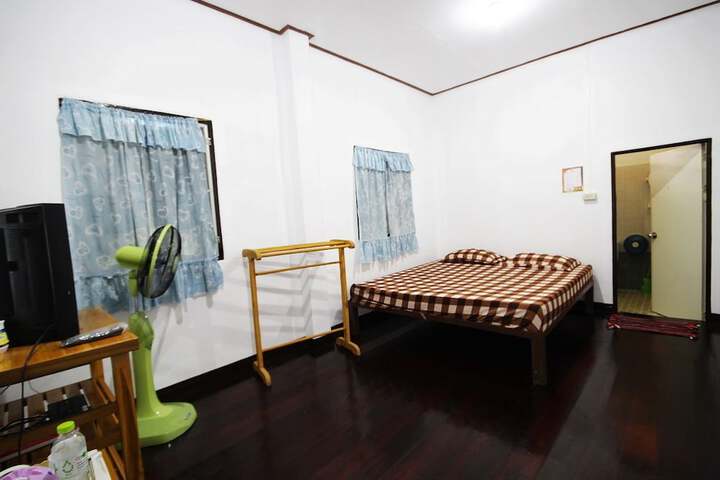 Room 12 of 90