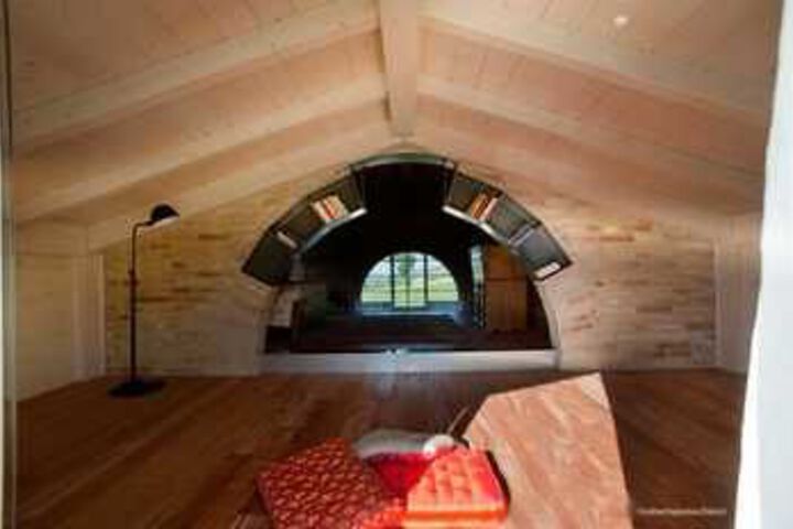 Room 5 of 16
