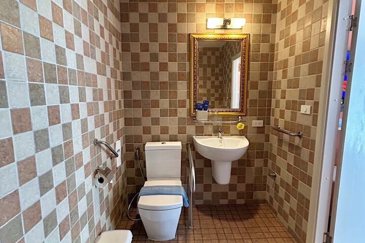 Room 65 of 104