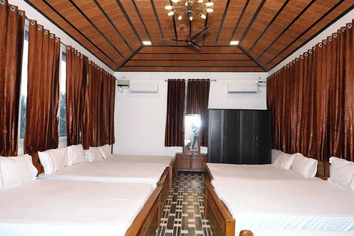 Room 40 of 138