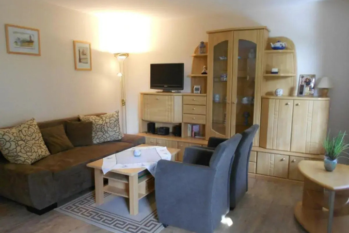 Room 4 of 9