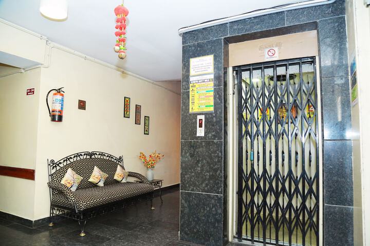 Ballroom/Hall 20 of 28