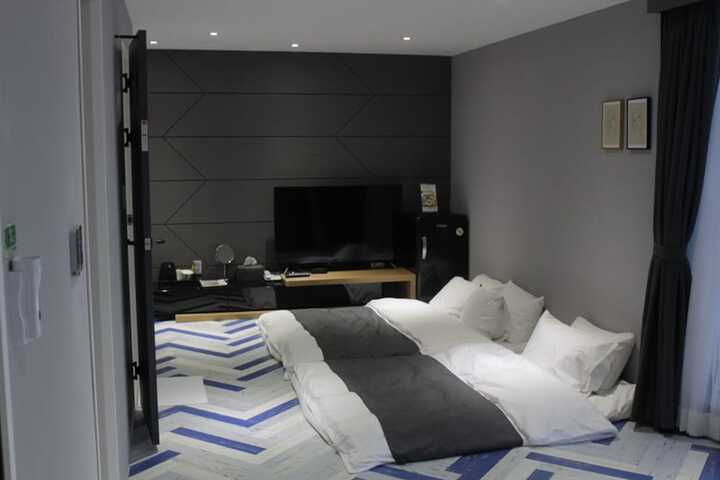 Room 141 of 184