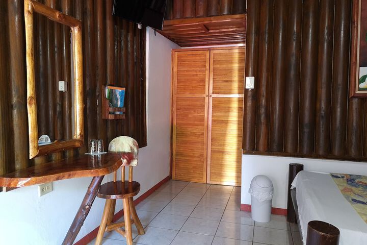 Room 9 of 32