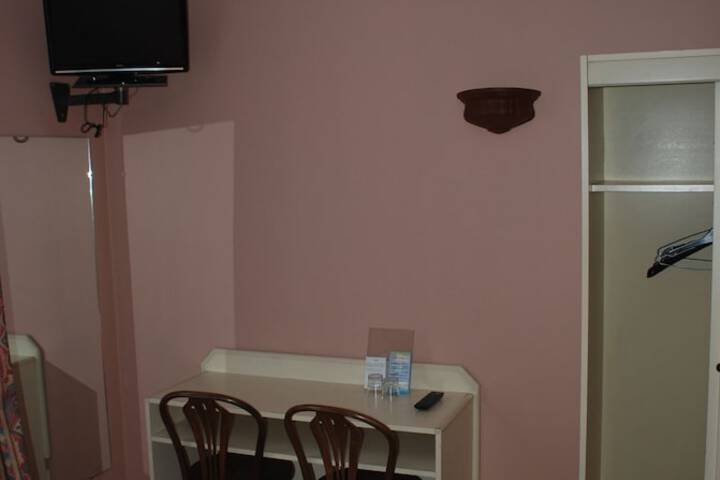 Room 10 of 36