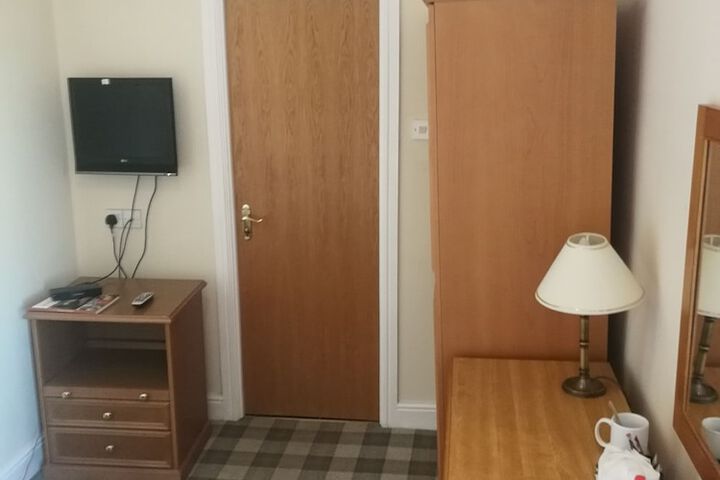 Room 4 of 36