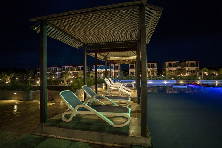 Pool 39 of 65