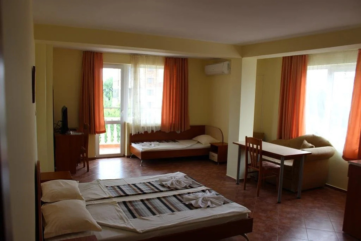 Room 5 of 15