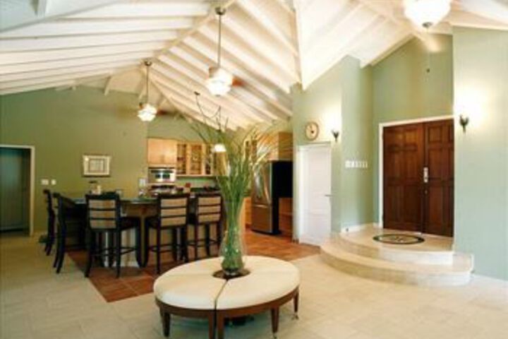 Lounge 9 of 24