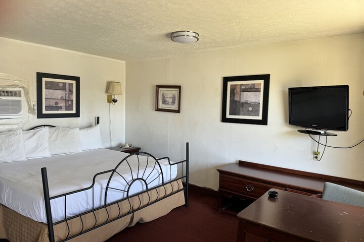 Room 12 of 72