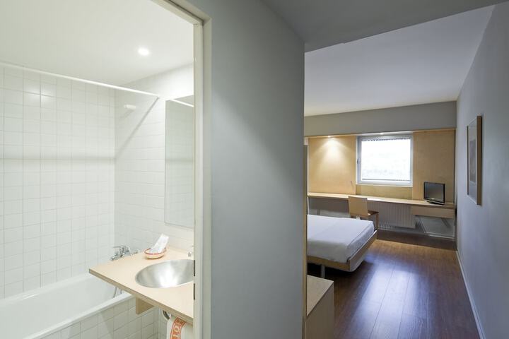Room 7 of 46