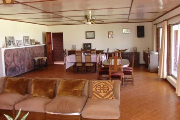 Lounge 29 of 37