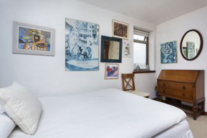 Room 13 of 30