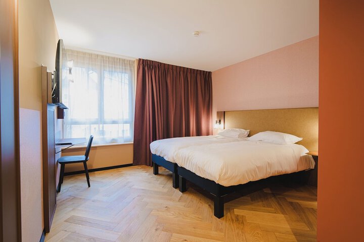 Room 3 of 20