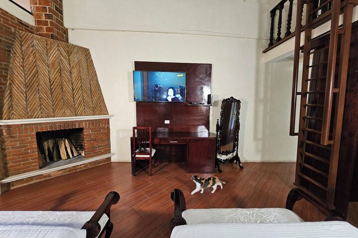 Room 10 of 28