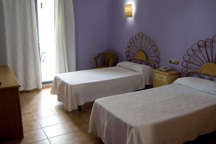 Room 6 of 38
