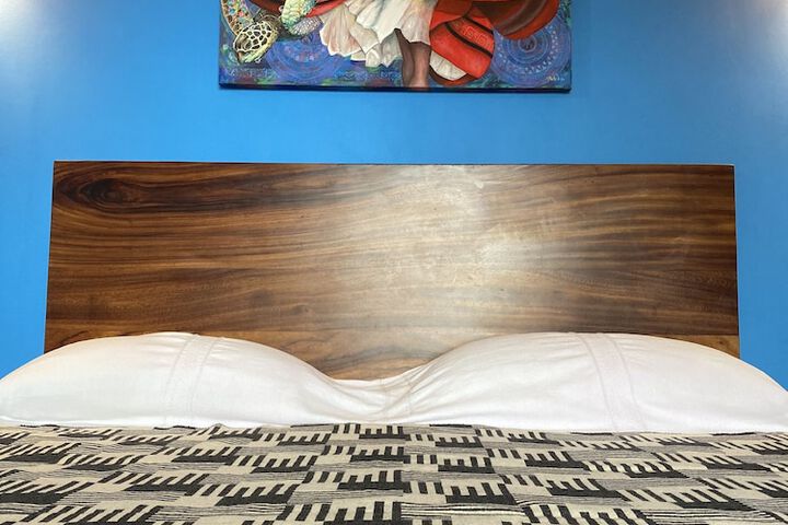 Room 34 of 402