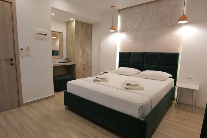 Room 25 of 103